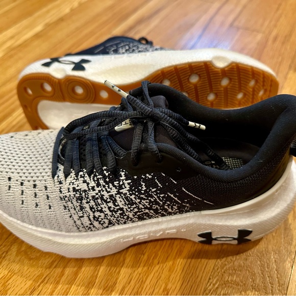 *NEW* Under Armour Black, White, and Gray Athletic Shoes - Picture 5 of 7